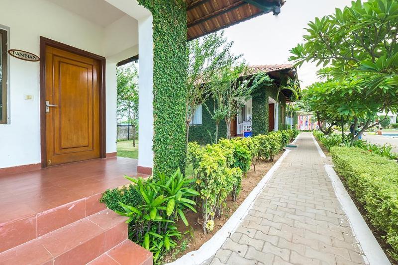 Hotel Riverside Resort And Spa Kumbakonam Exterior photo
