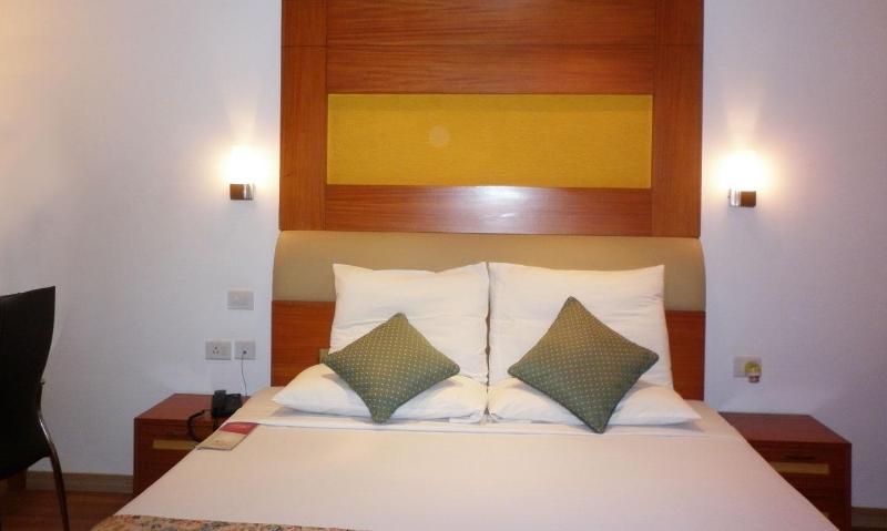 Hotel Riverside Resort And Spa Kumbakonam Exterior photo